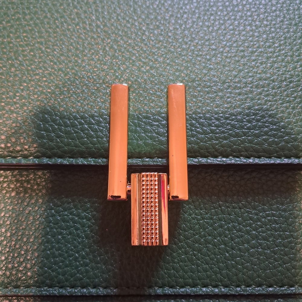 Elegant Green Small Leather Crossbody/Handbag for Women - Picture 7 of 8